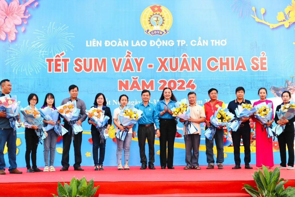Nhận hoa tại Thốt Nốt