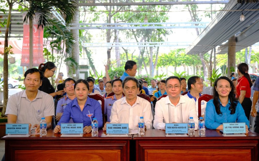 Ngày hội có sự góp mặt của nhiều vị lãnh đạo và đại diện