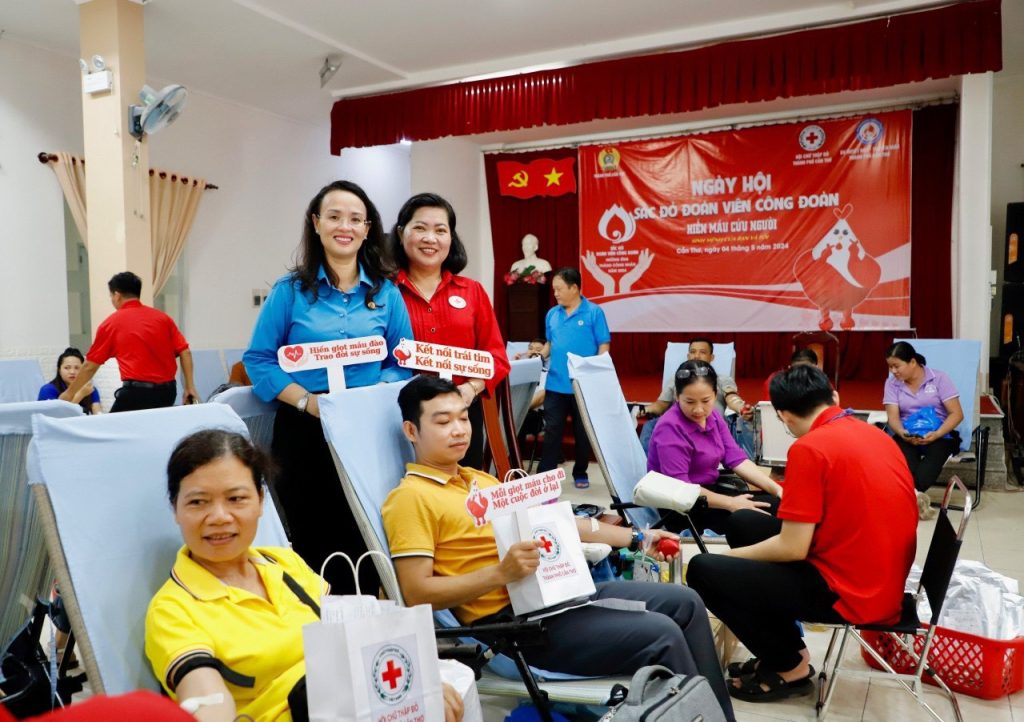 Hiến máu nhân đạo, san sẻ cứu người
