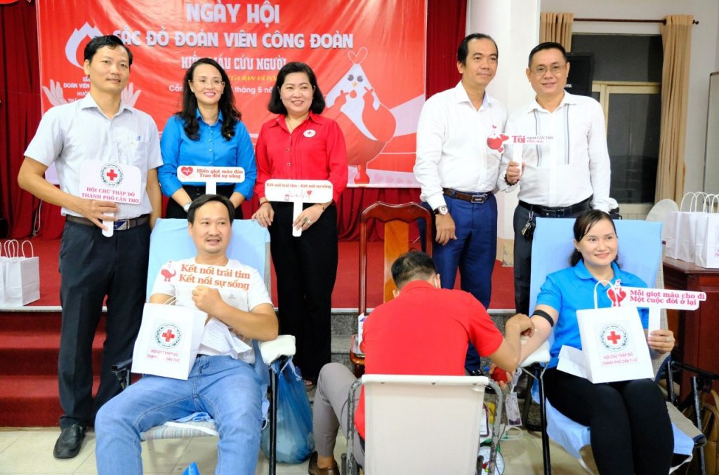 Đoàn viên thanh niên, sinh viên, cán bộ, công chức, viên chức, và lao động trên địa bàn thành phố tham gia Ngày hội.